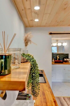 Dining - Elements Pocono Modern | Firepits | Pet Friendly (Barrett Township)