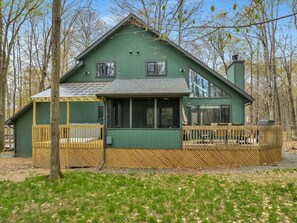 Exterior - Evergreen Lodge | Hot Tub | Wi-Fi | Fireplace (Clifton)