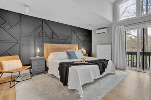 2 bedrooms, desk, iron/ironing board, WiFi - Evergreen Lodge | Hot Tub | Wi-Fi | Fireplace (Clifton)