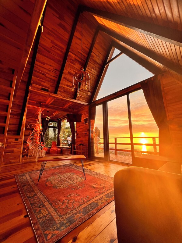 81-inch LCD TV with satellite channels, pay movies - Saklıtepe bungalov (Ardesen)