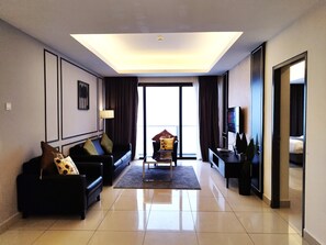 Signature Apartment | Living area | 50-inch flat-screen TV with cable channels - TopGenting SmokyColdSty3R2B10PaxIonDelmn (Genting Highlands)