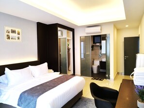 Signature-Apartment | 3 Schlafzimmer, Zimmersafe, Schreibtisch, schallisolierte Zimmer