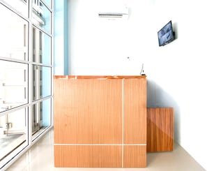 Reception - Hotel O Guesthouse Pagi Sore Syariah (Padang)