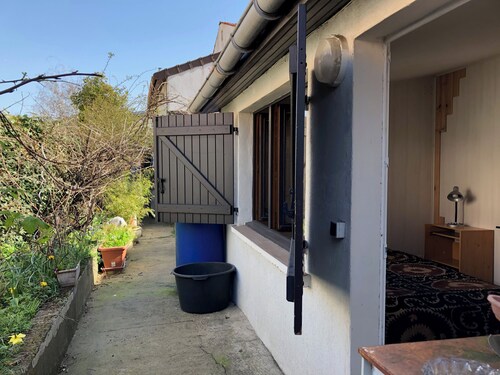 Pavillon dans une cours privée et végétale à 10 min de Paris, idéal durant l'été