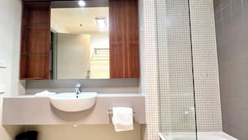 Family Apartment | Bathroom | Separate tub and shower, towels, toilet paper