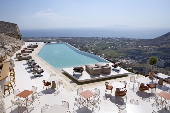 Seasonal outdoor pool, open 10:30 AM to 8:00 PM, pool umbrellas - Elessa Hotel (Santorini)
