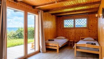 2 bedrooms, iron/ironing board, bed sheets