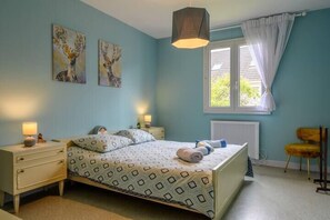 2 slaapkamers, een strijkplank/strijkijzer, internet, beddengoed