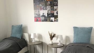 1 habitación, tabla de planchar con plancha, wifi y ropa de cama