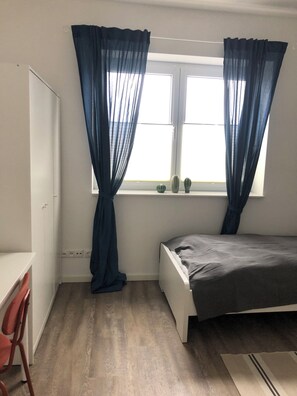 1 chambre, fer et planche Ă repasser, Wi-Fi, draps fournis