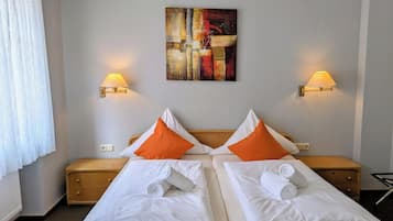 Basic-Doppelzimmer | Schreibtisch, laptopgeeigneter Arbeitsplatz, Bügeleisen/Bügelbrett
