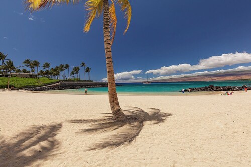 Stunning 2nd level Panoramic Ocean/Fairway Views