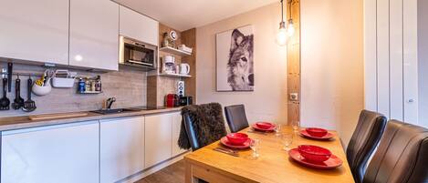 Frigorifero, microonde, forno, lavastoviglie