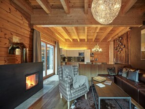 Smart-TV, Kamin, Stereoanlage, Drucker