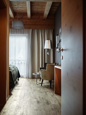 3 bedrooms, desk, iron/ironing board, travel crib - 3 bedrooms for 4 - 6 persons - Boutique Apartment Sonnenhang (Eichholz)