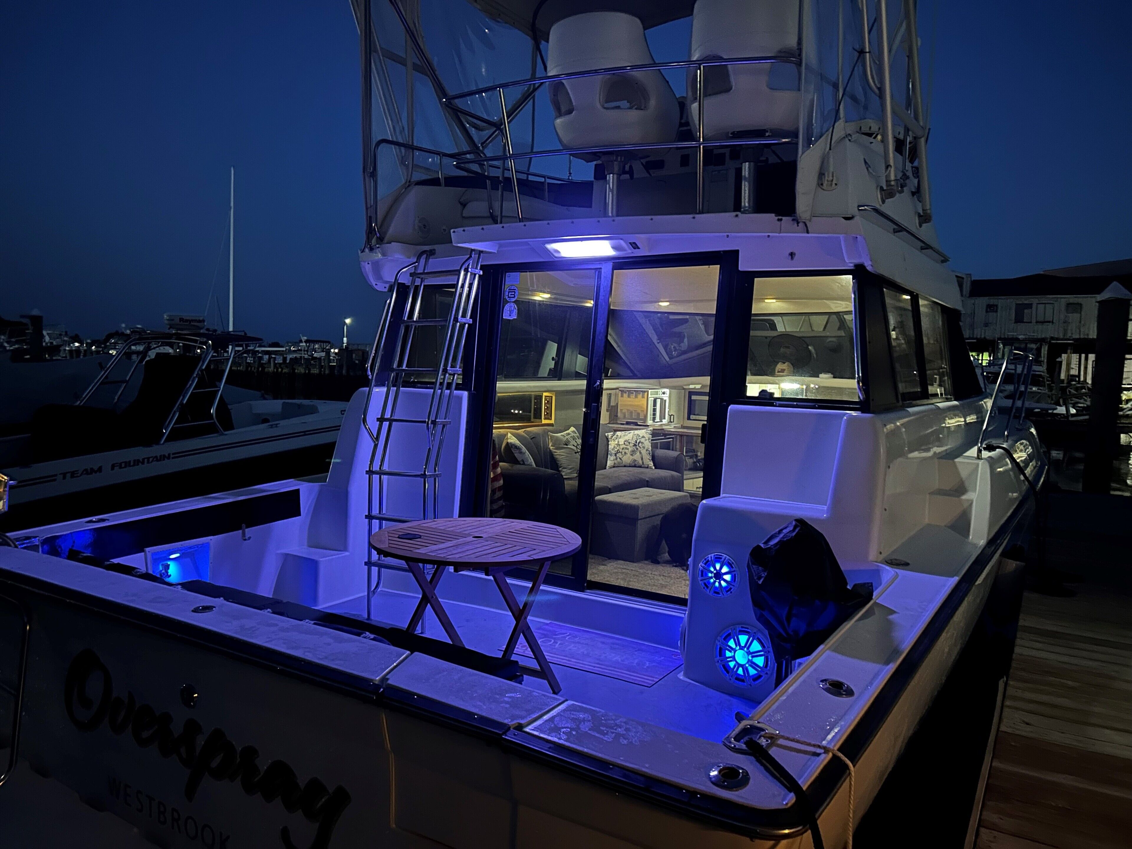 Cozy Yacht with Marina Views