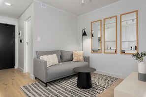 Standard Studio | Living area | Flat-screen TV, Netflix, streaming services