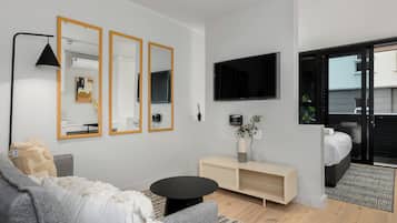 Standard Studio | Living area | Flat-screen TV, Netflix, streaming services