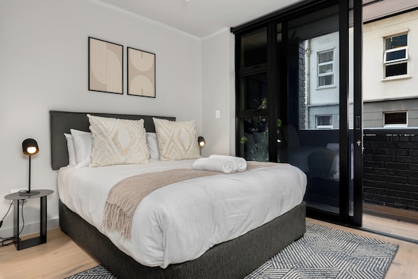 Standard Studio | In-room safe, laptop workspace, iron/ironing board, free WiFi