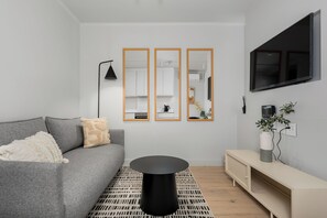 Standard Studio | Living area | Flat-screen TV, Netflix, streaming services - The Tokyo 107 (Cape Town)