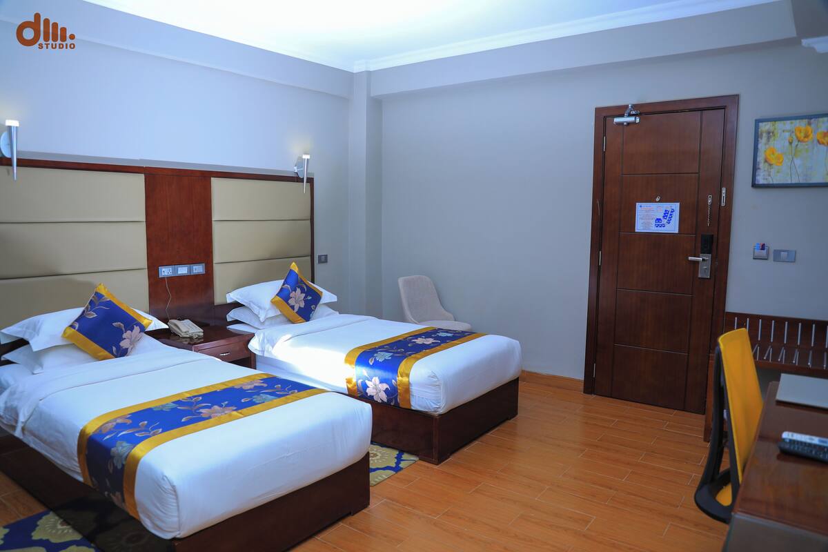 Minibar, iron/ironing board, free WiFi, bed sheets