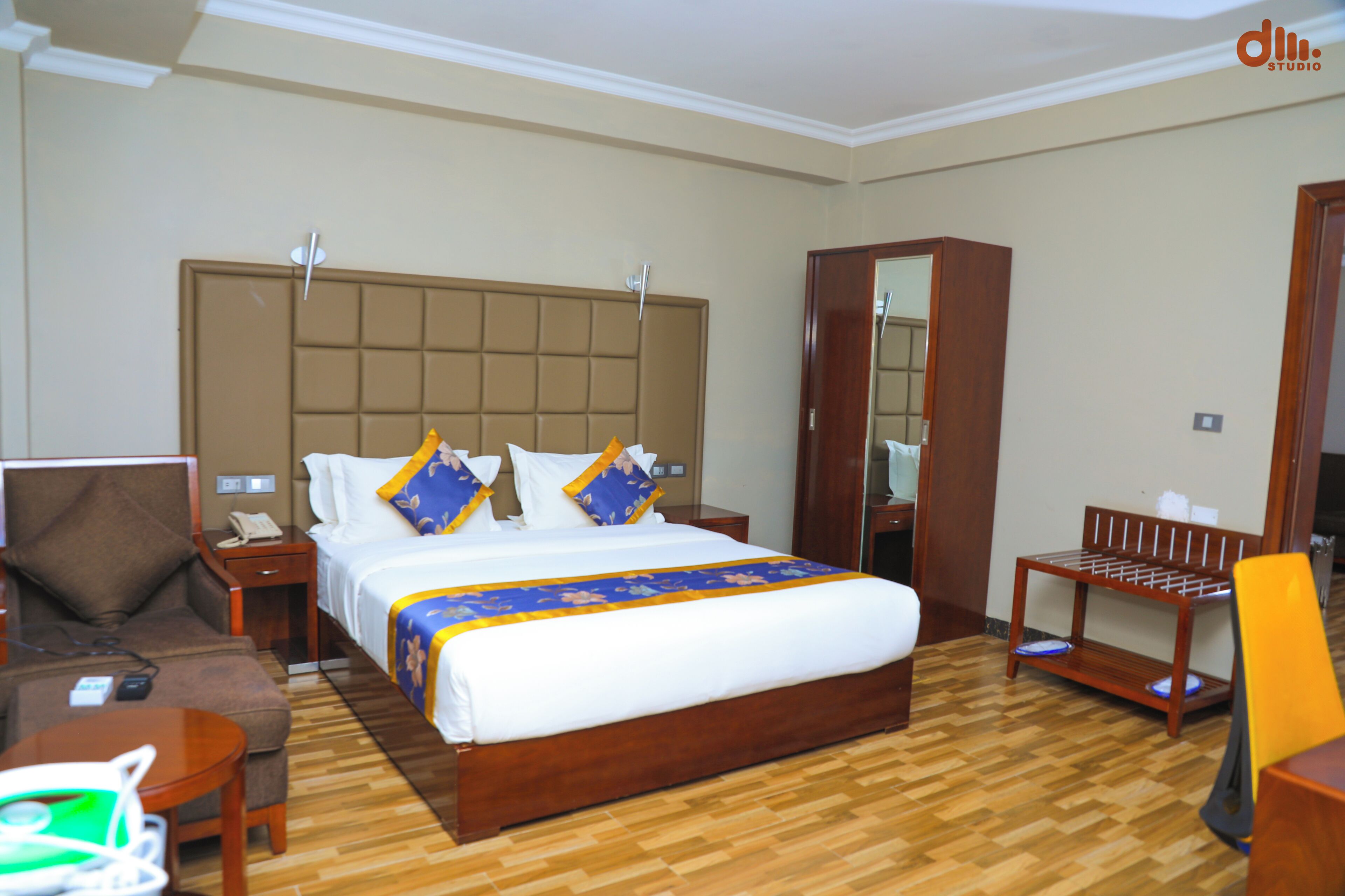 executive suite | minibar, iron/ironing board, free wifi, bed sheets