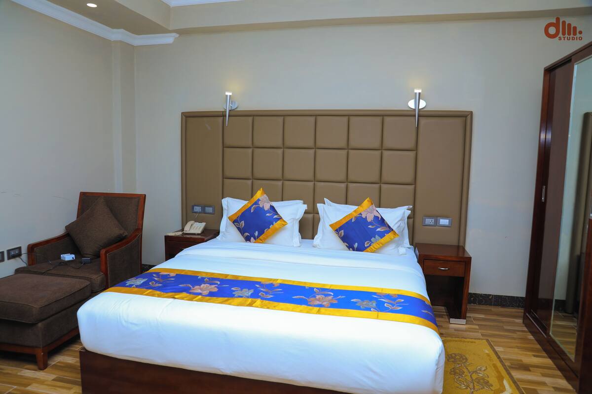 Minibar, iron/ironing board, free WiFi, bed sheets