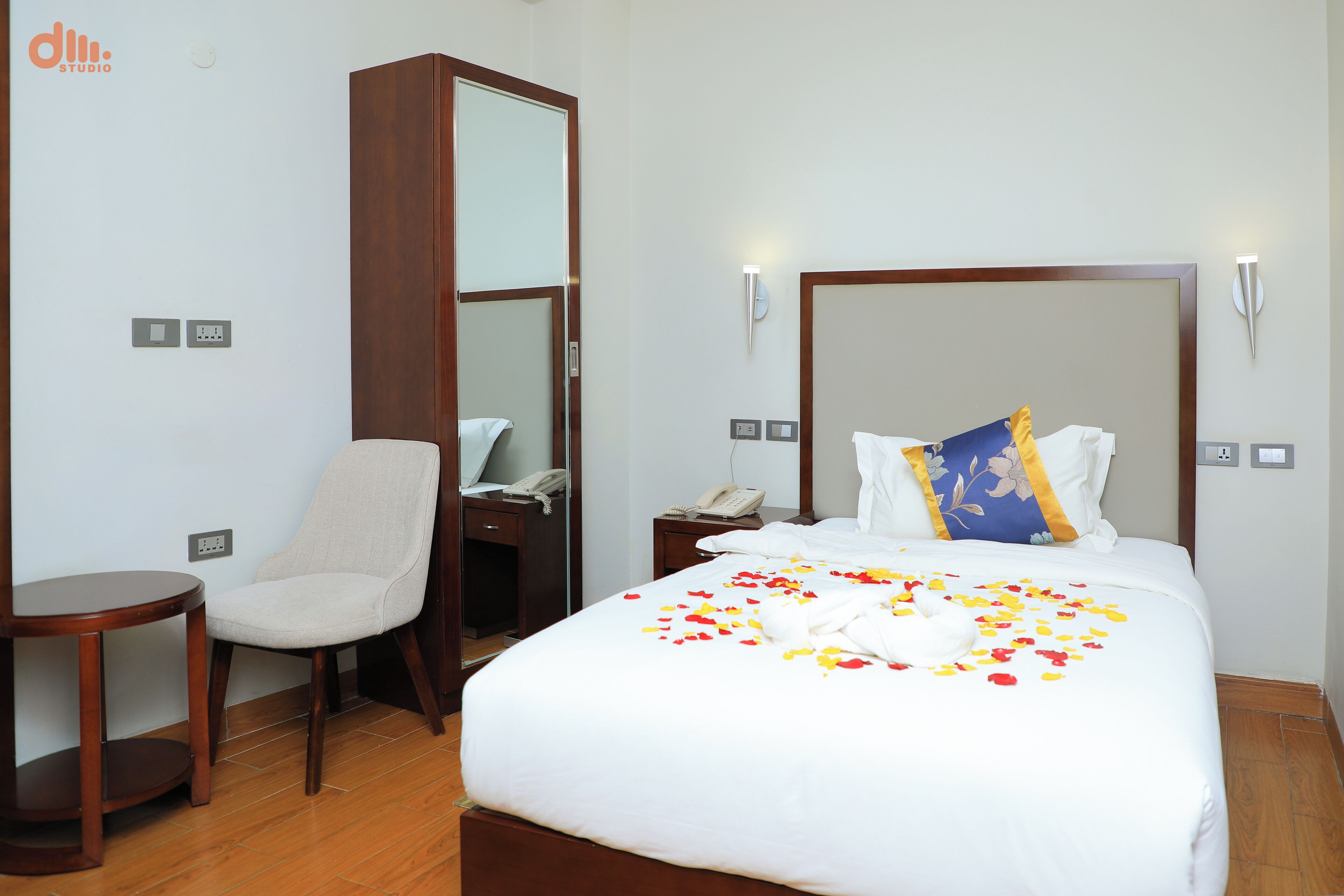 standard single room | minibar, iron/ironing board, free wifi, bed sheets