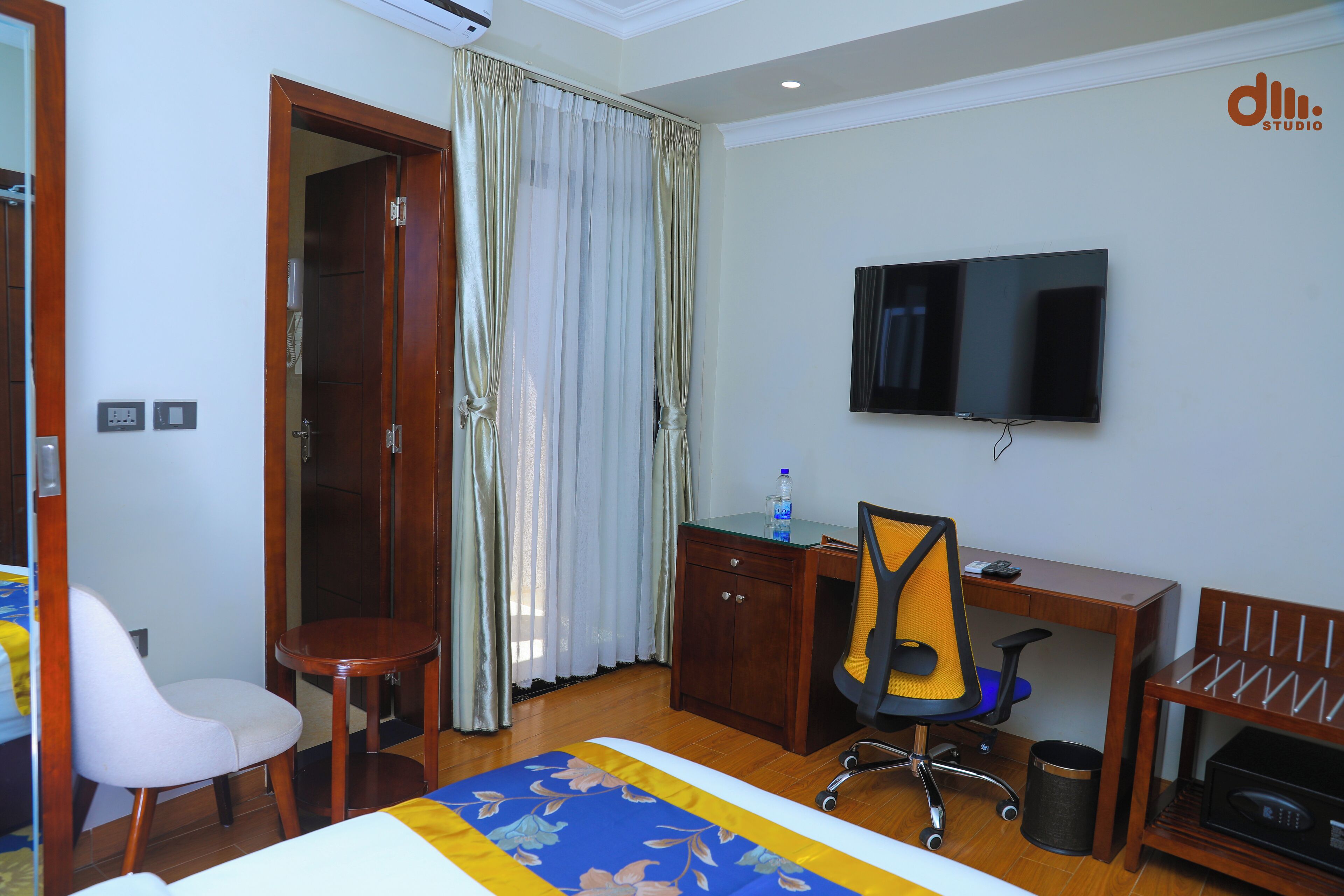 standard single room | minibar, iron/ironing board, free wifi, bed sheets