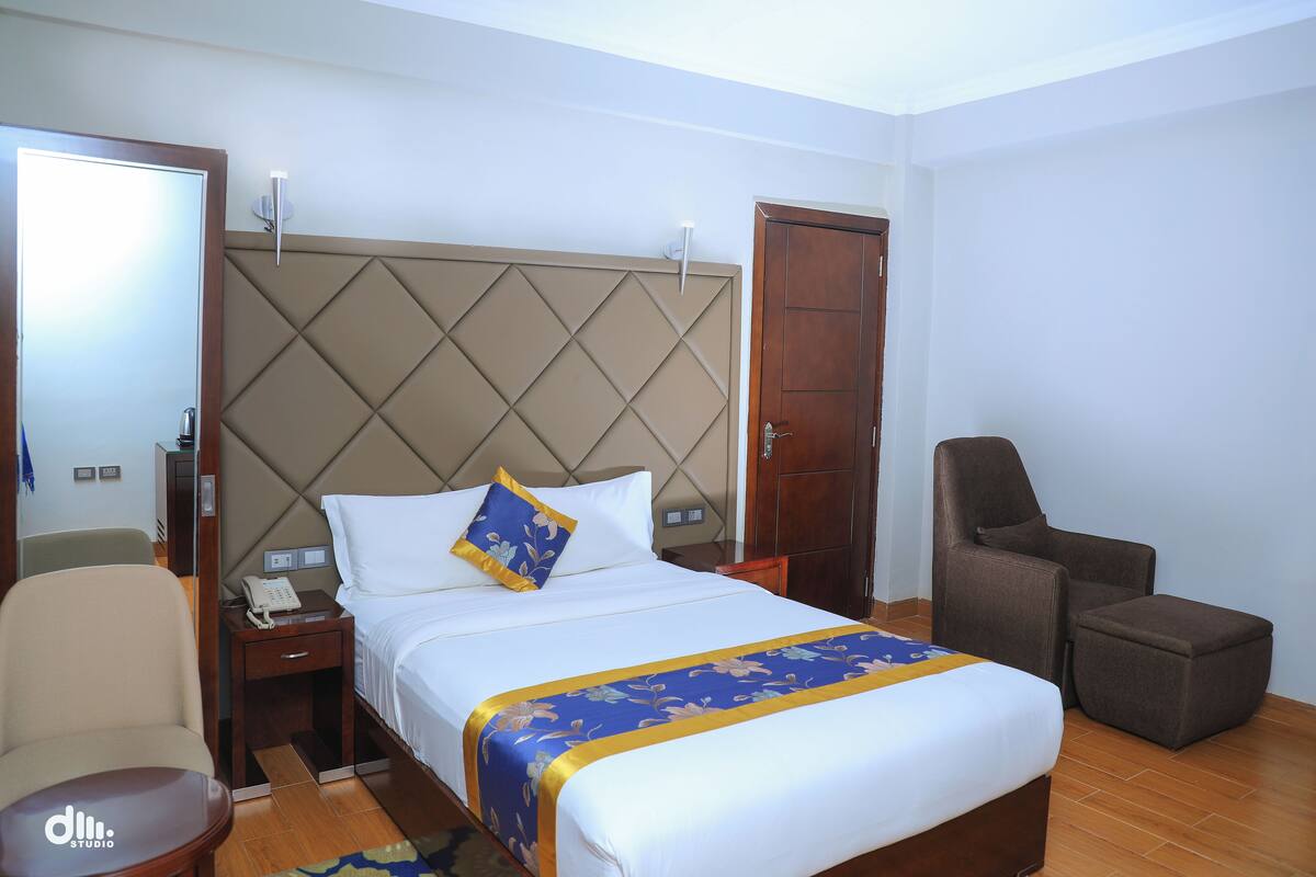 Minibar, iron/ironing board, free WiFi, bed sheets