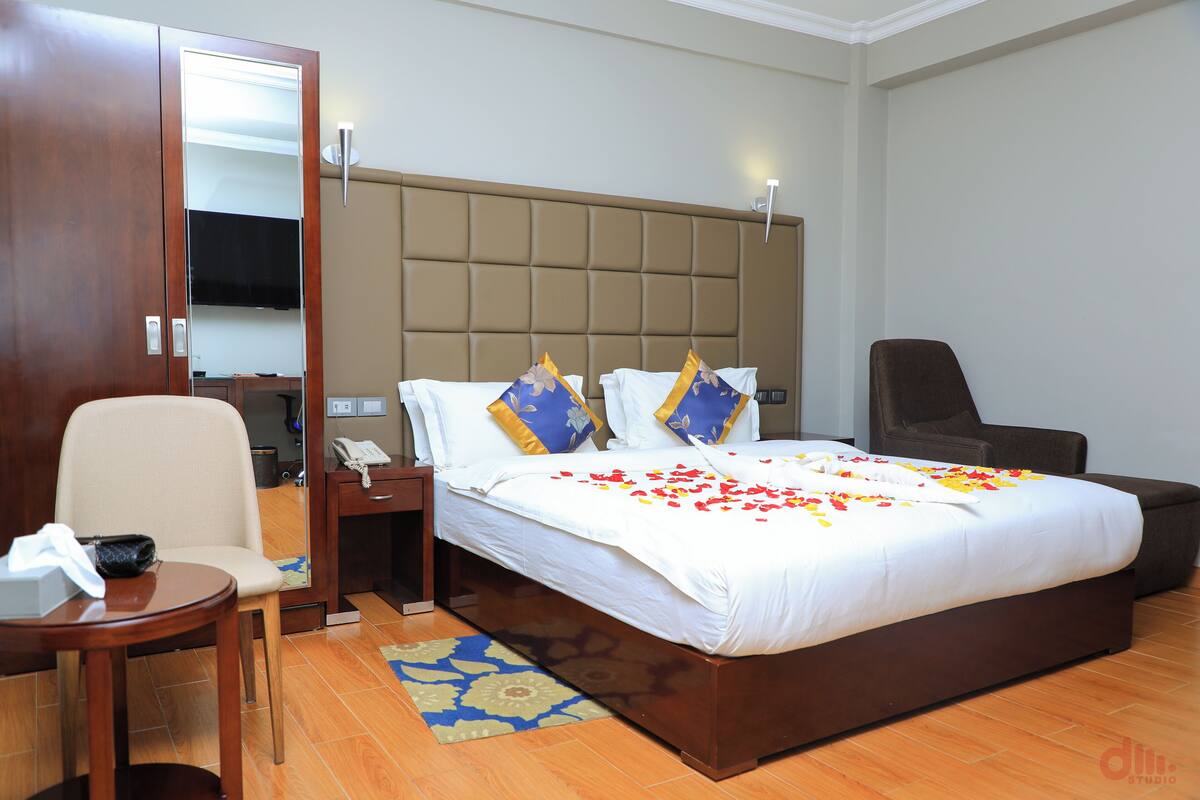 Minibar, iron/ironing board, free WiFi, bed sheets
