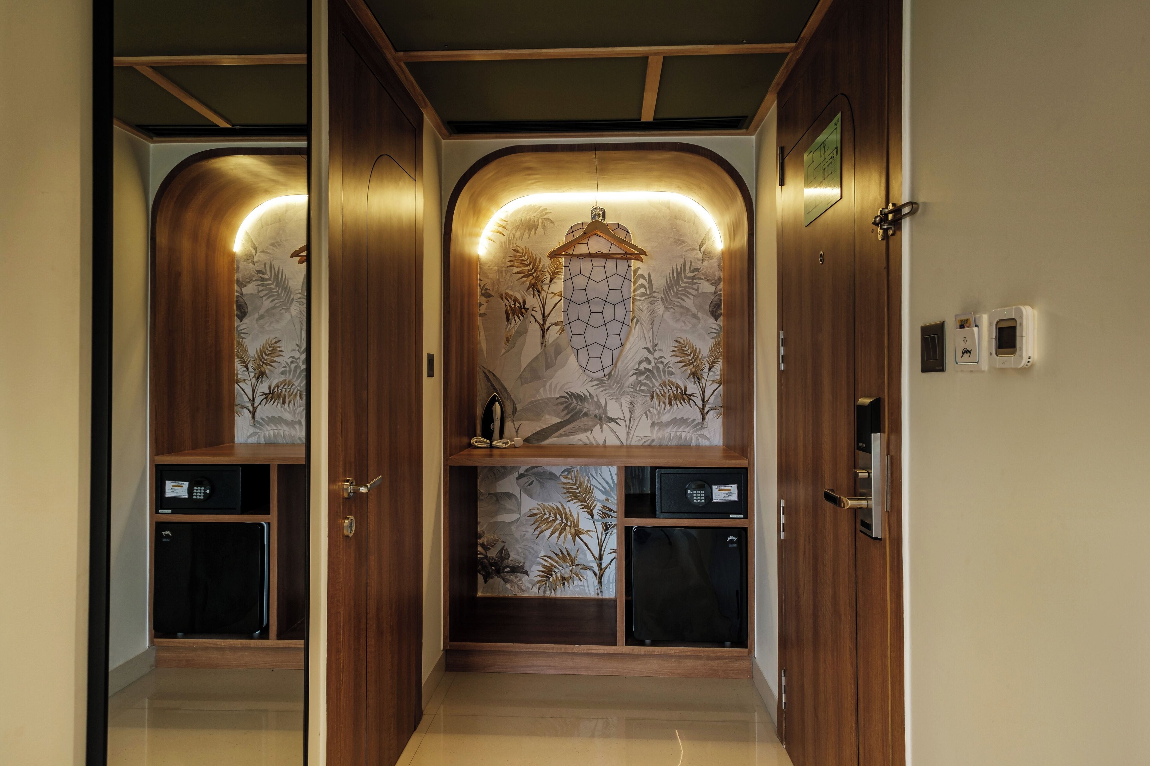 Minibar, in-room safe, laptop workspace, blackout curtains