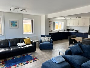 Smart TV - Seacliff
Located just 200m from the popular Broad Haven beach, Pembrokeshire. (Broad Haven)