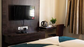 Deluxe Double or Twin Room | 1 bedroom, individually furnished, desk, laptop workspace