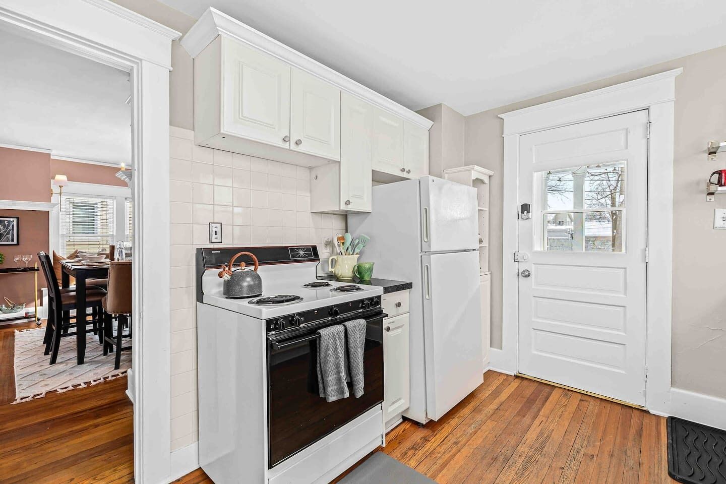 Refrigerador, microondas, horno y parrilla de estufa 