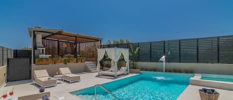 Piscine extérieure, piscine chauffée