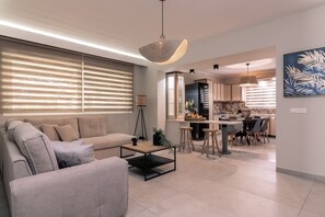 Smart TV, ping pong, books, stereo - Fratelli Villa, with Heated Pool & Spa Whirlpool  (Zakynthos)