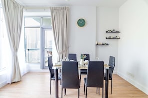 Standard Apartment, 2 Bedrooms, Lake View | Living area
