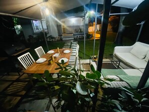 Outdoor dining - Luxury Dreams Punta Prima Beach (Punta Prima)