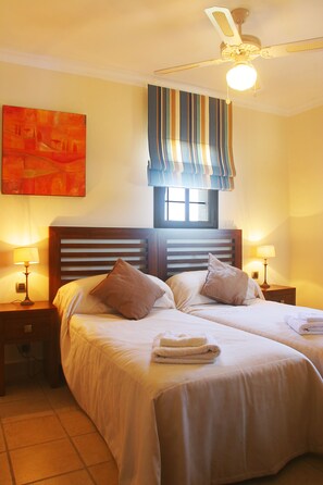 4 bedrooms, iron/ironing board, WiFi, bed sheets