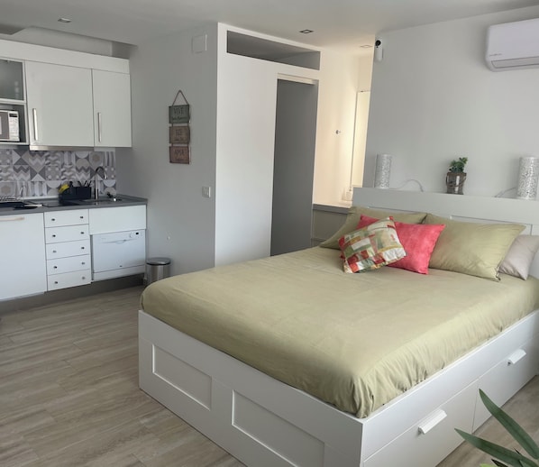 1 chambre, fer et planche à repasser, accès au Wi-Fi (inclus)