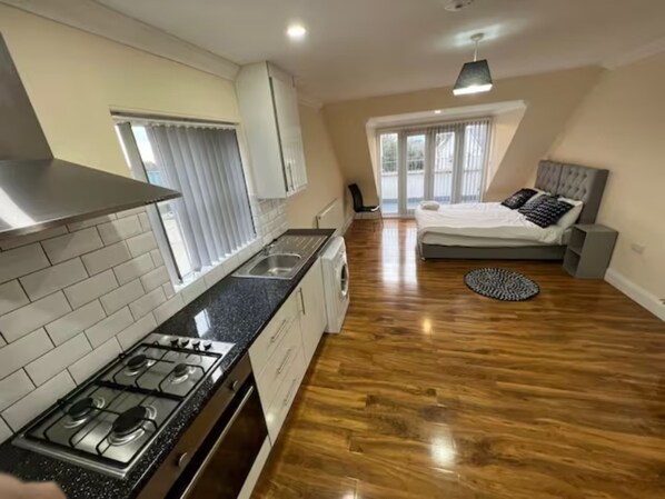 RCR 3 | Free WiFi - Relaxing Airport Rooms (Staines)