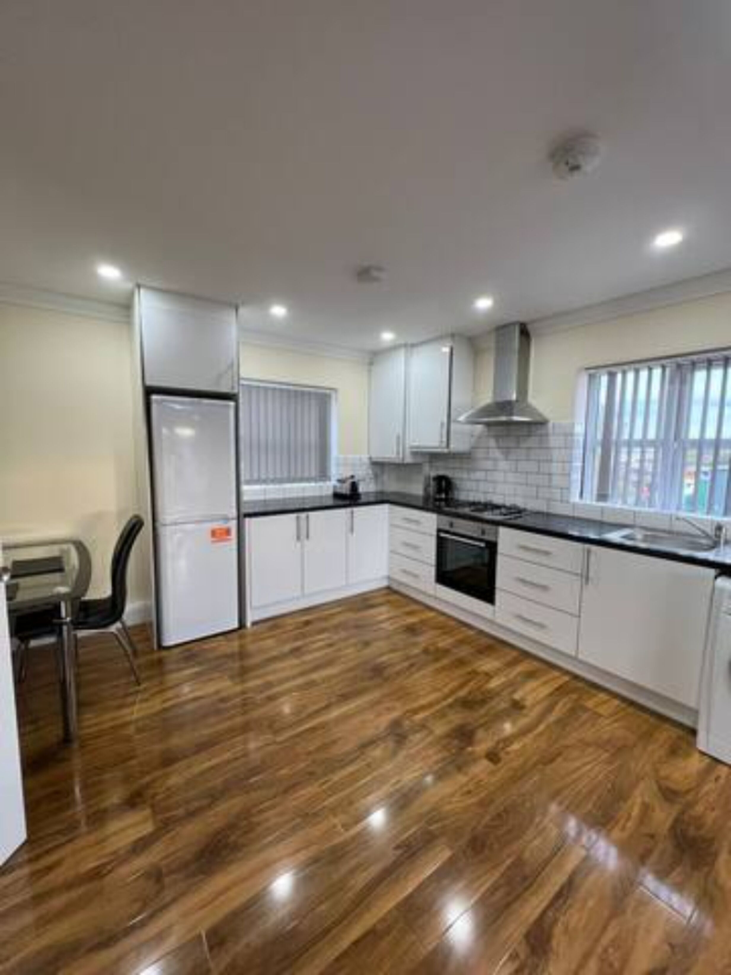RCR 3 | Private kitchenette | Cookware/dishes/utensils