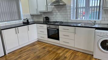 RCR 3 | Private kitchenette | Cookware/dishes/utensils