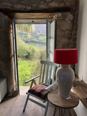 Interior - The willow tree house - Hidden in the perfect spot.  (Noriega)