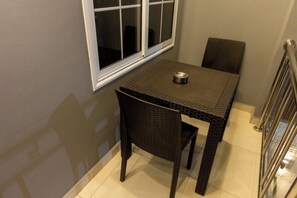 Dining - Plush Studio Apartment, East Airport (Accra)