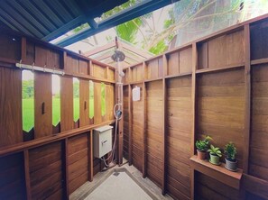 Chambre Panoramique | Salle de bain | Articles de toilette gratuits, peignoirs