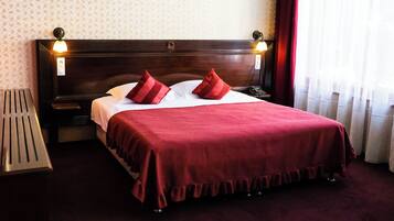 Executive-Doppelzimmer zur Einzelnutzung, 1Â King-Bett, Stadtblick | Italienische BettbezĂŒge von Frette, hochwertige Bettwaren, Minibar