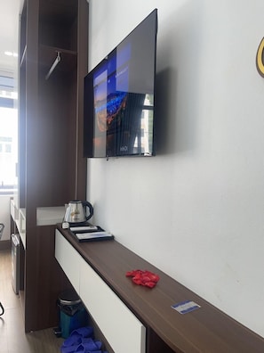 Ropa de cama de alta calidad, minibar y escritorio