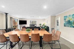 Dining - 13 bedrooms,6.5 bathroom, sleeps 40+, playgrounds, giant checkers, table tennis (Sebastopol)